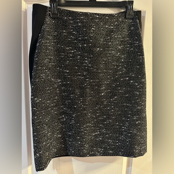 Gorgeous Ivanka Trump skirt size 8 - Picture 2 of 6